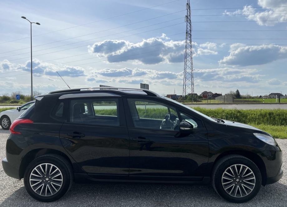 PEUGEOT 2008 1.2 * reg 1 godinu * uredan * motor odličan *, fotografija 2