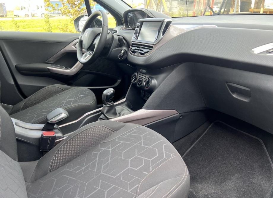 PEUGEOT 2008 1.2 * reg 1 godinu * uredan * motor odličan *, fotografija 5