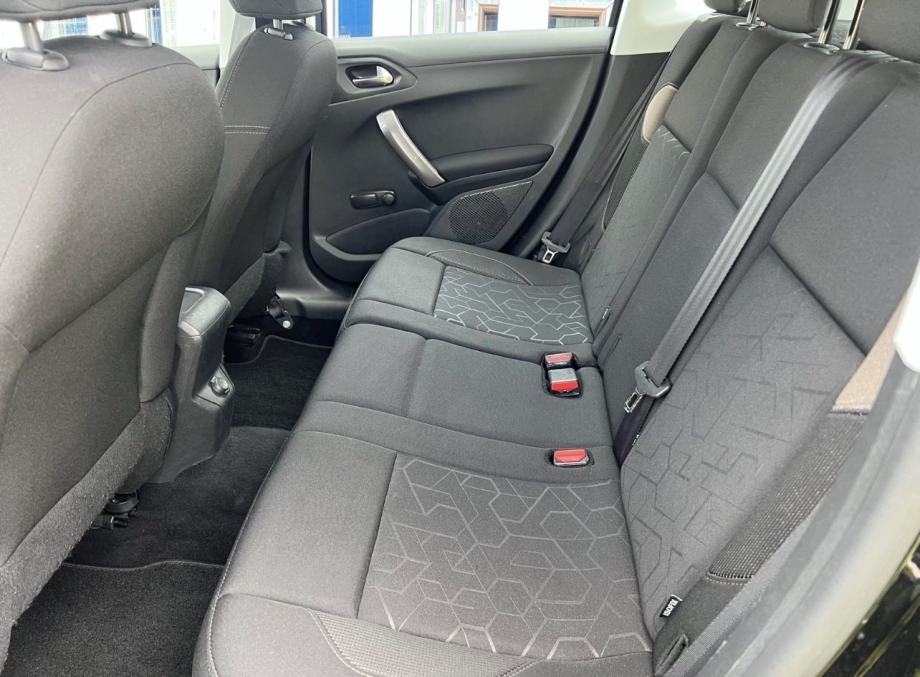 PEUGEOT 2008 1.2 * reg 1 godinu * uredan * motor odličan *, fotografija 6
