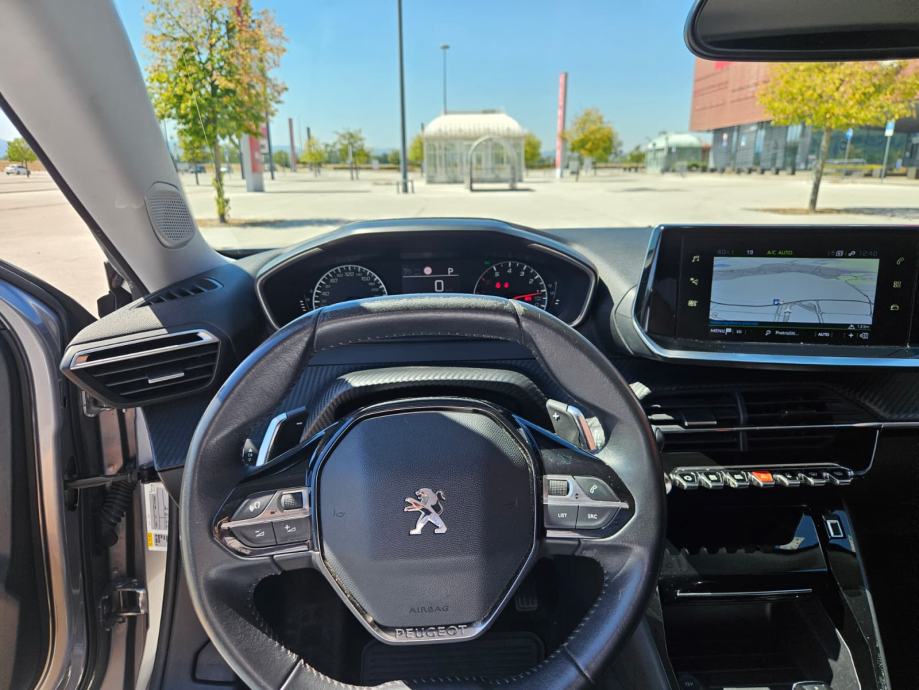 Peugeot 2008, Automatik, Odlično očuvan, Servisna knjižica, 2021.,, fotografija 9