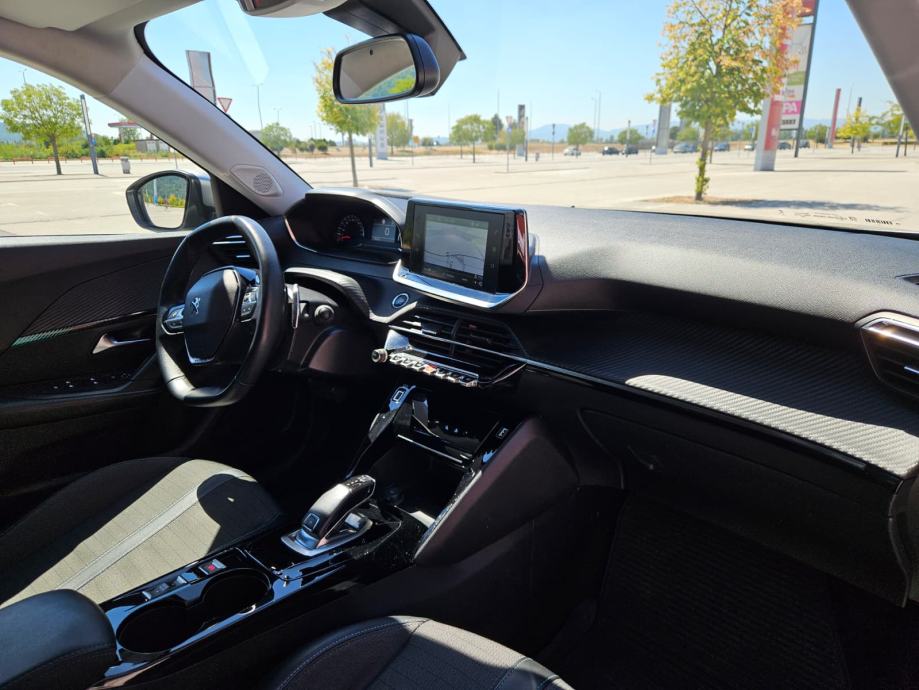 Peugeot 2008, Automatik, Odlično očuvan, Servisna knjižica, 2021.,, fotografija 11