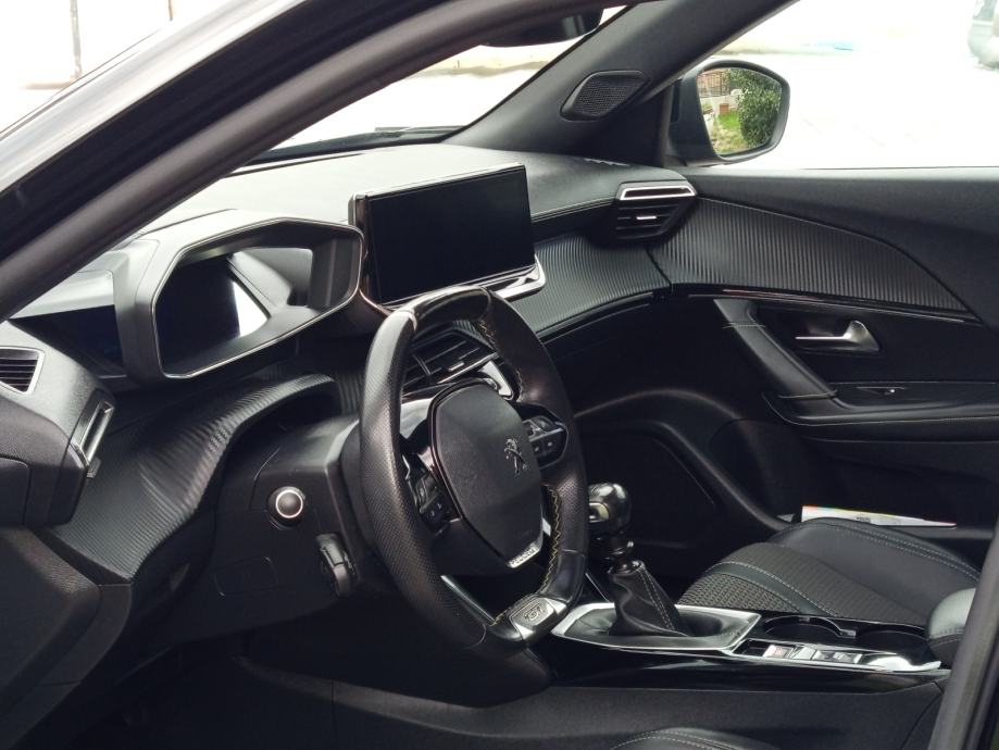 Peugeot 2008 1,2 GT *KAO NOV*, fotografija 10
