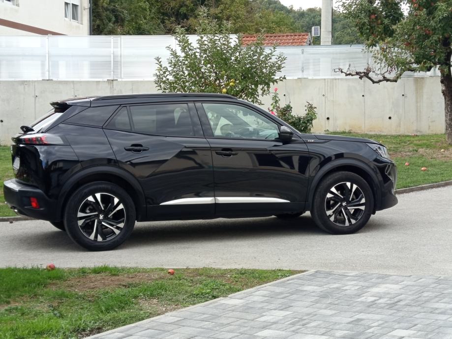Peugeot 2008 1,2 GT *KAO NOV*, fotografija 2