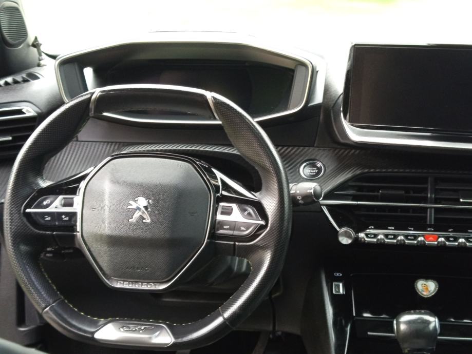 Peugeot 2008 1,2 GT *KAO NOV*, fotografija 11