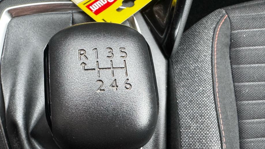 Peugeot 2008 1,2 TURBO 100 KS-SERVISNA-JAMSTVO12MJ-TOP!!!, fotografija 9