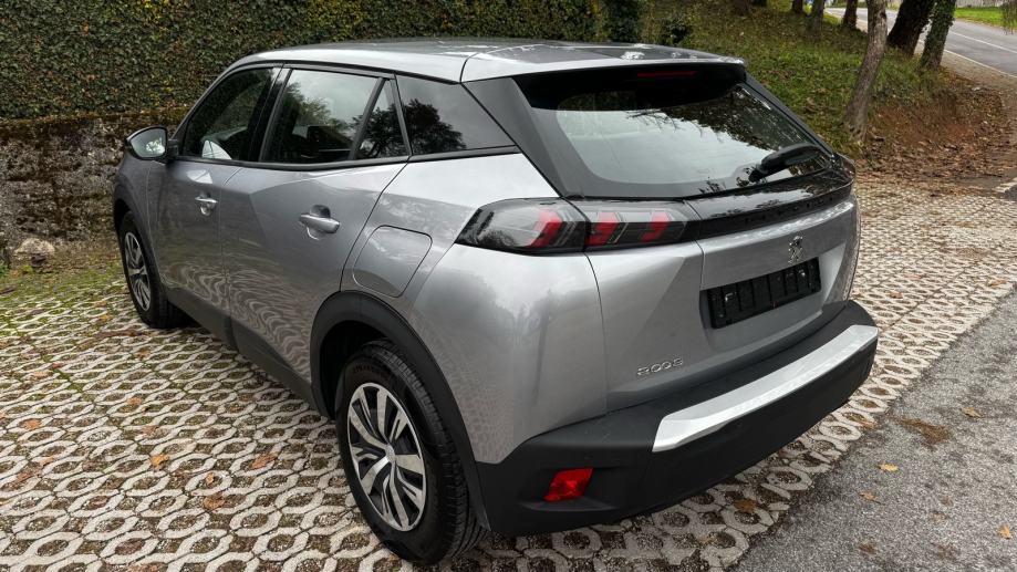 Peugeot 2008 1,2 TURBO 100 KS-SERVISNA-JAMSTVO12MJ-TOP!!!, fotografija 5