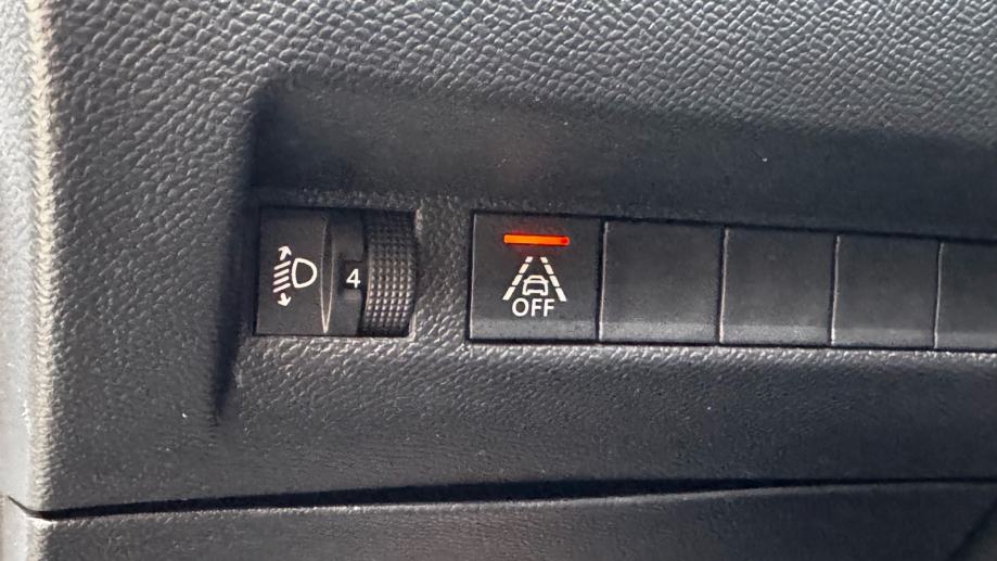 Peugeot 2008 1,2 TURBO 100 KS-SERVISNA-JAMSTVO12MJ-TOP!!!, fotografija 10