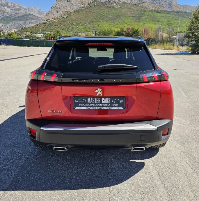 PEUGEOT 2008 1,2 TURBO 130 KS • SAMO 38.000 KM • FULL OPREMA ALLURE, fotografija 6