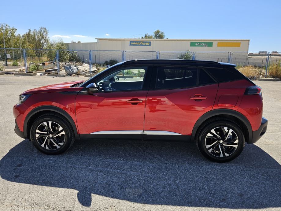 PEUGEOT 2008 1,2 TURBO 130 KS • SAMO 38.000 KM • FULL OPREMA ALLURE, fotografija 8