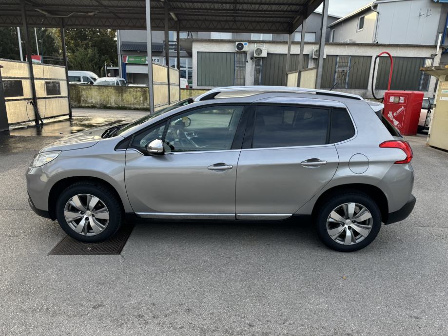 Peugeot 2008 1,2 VTi ALLURE #NAVI #VELIKI SERVIS#GARANCIJA#REG:08/27 #, fotografija 2