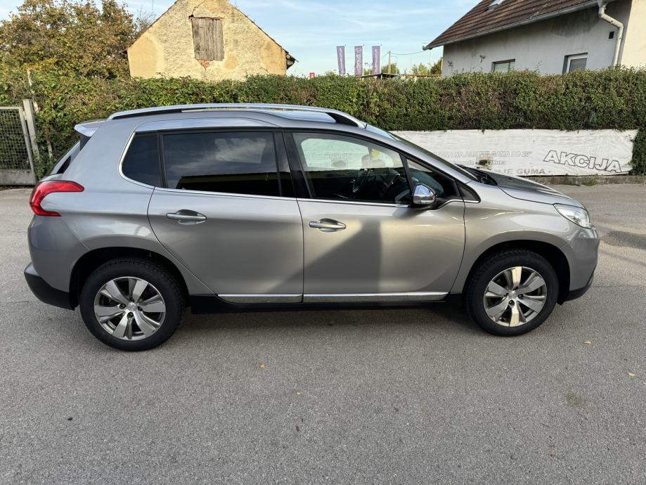 Peugeot 2008 1,2 VTi ALLURE #NAVI #VELIKI SERVIS#GARANCIJA#REG:08/27 #, fotografija 6