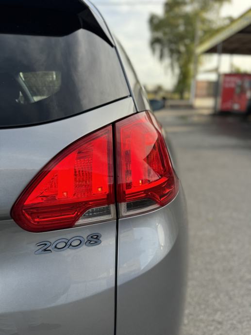 Peugeot 2008 1,2 VTi ALLURE #NAVI #VELIKI SERVIS#GARANCIJA#REG:08/27 #, fotografija 10