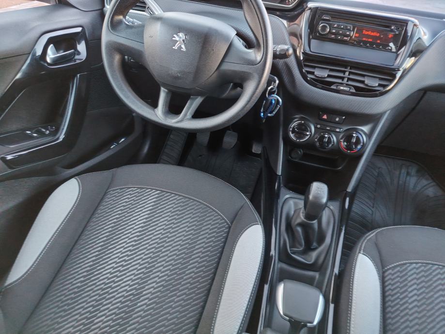 Peugeot 2008 1,4 HDi **KLIMA** PARKING-SENZORI **KREDIT-KARTICE**, fotografija 20