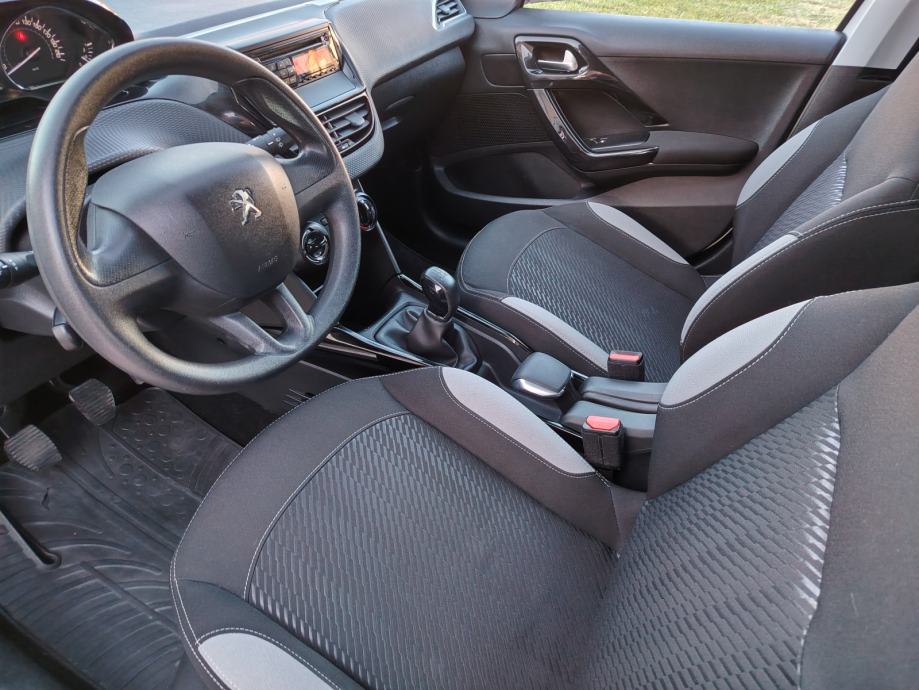 Peugeot 2008 1,4 HDi **KLIMA** PARKING-SENZORI **KREDIT-KARTICE**, fotografija 12