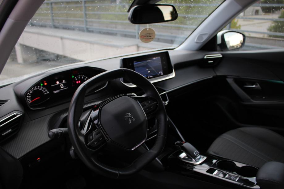 Peugeot 2008 1,5 BlueHDI•Automatik•Senzori•LED svjetla•Alu kotači R17, fotografija 2