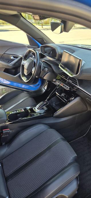 Peugeot 2008, GT line, 1,5 BlueHDI automatik, fotografija 13