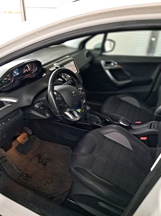 Peugeot 2008 1,5 BlueHDI automatik, fotografija 4