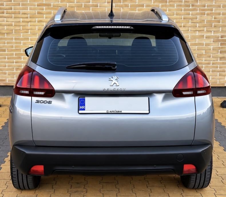 Peugeot 2008 1,5 BlueHDI•NAVIGACIJA•PARK SENZORI•LED•KAO NOV•EURO6•, fotografija 9