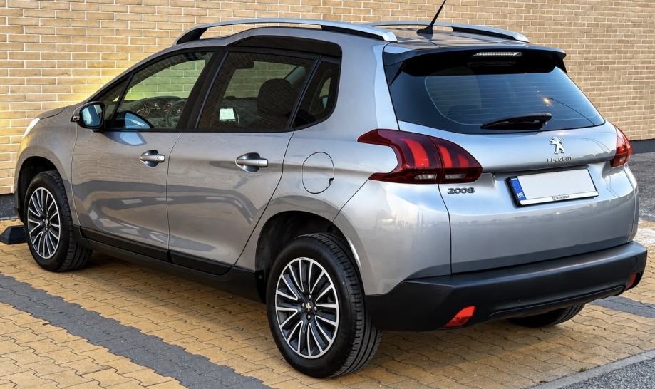 Peugeot 2008 1,5 BlueHDI•NAVIGACIJA•PARK SENZORI•LED•KAO NOV•EURO6•, fotografija 10