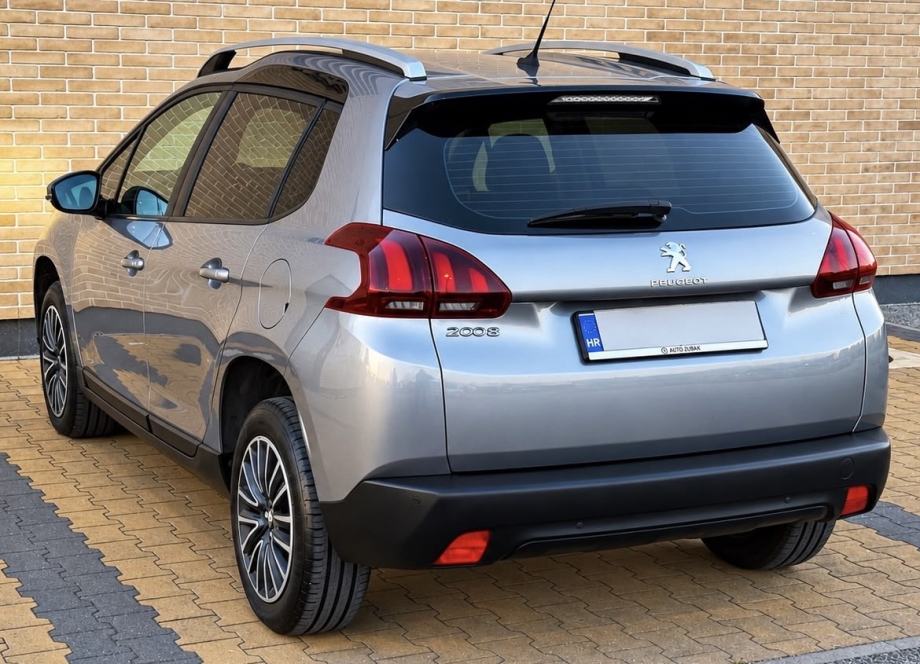 Peugeot 2008 1,5 BlueHDI•NAVIGACIJA•PARK SENZORI•LED•KAO NOV•EURO6•, fotografija 11