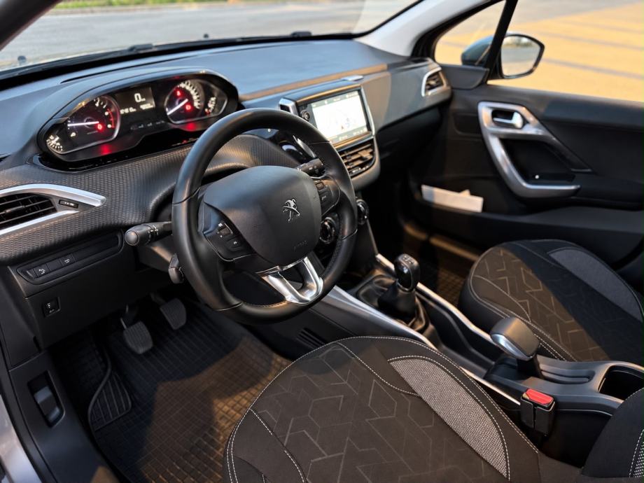Peugeot 2008 1,5 BlueHDI•NAVIGACIJA•PARK SENZORI•LED•KAO NOV•EURO6•, fotografija 16