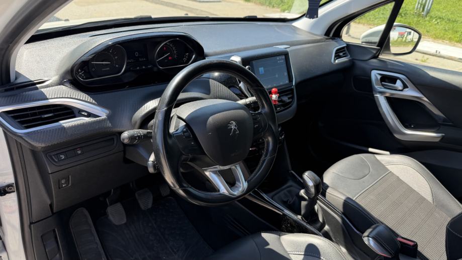 Peugeot 2008 1,5 BlueHDI, fotografija 15