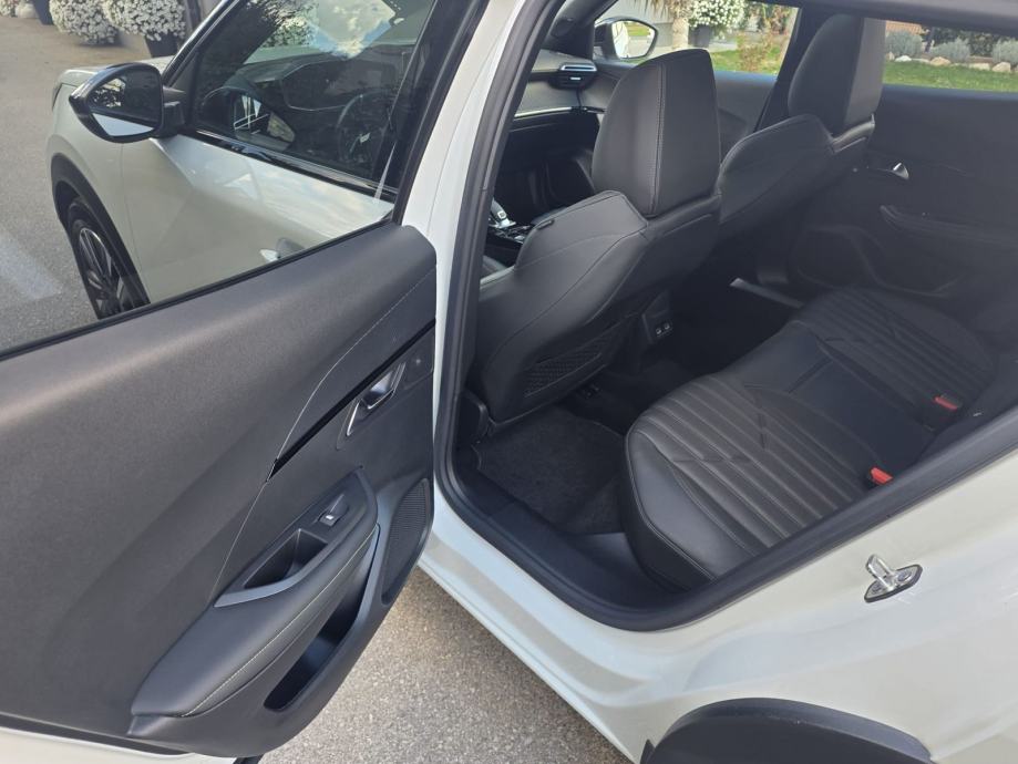 Peugeot 2008 1,5 HDI GT automatik, fotografija 11