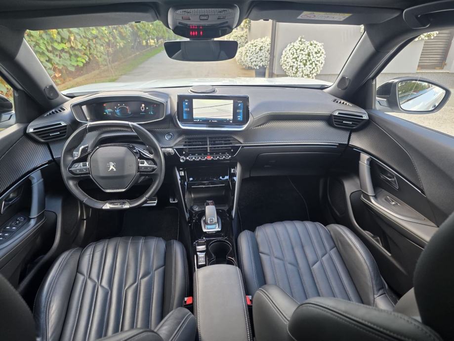 Peugeot 2008 1,5 HDI GT automatik, fotografija 13