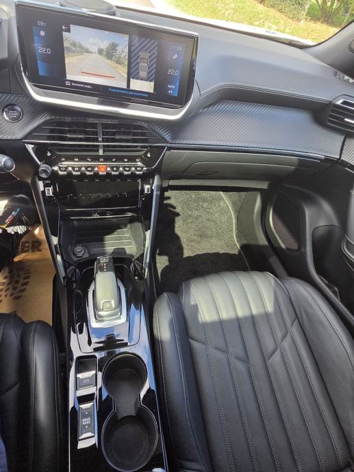 Peugeot 2008 1,5 HDI GT automatik, fotografija 17