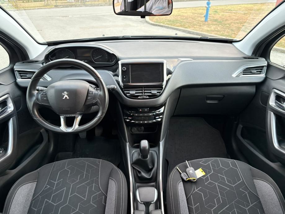 Peugeot 2008 ● 1,6 Blue HDI ● 2018.god., fotografija 13