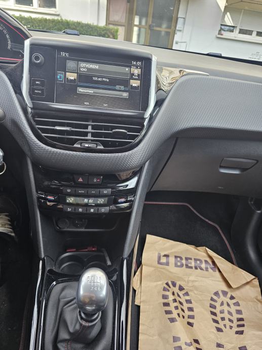 Peugeot 2008 1,6 BlueHDI, fotografija 11