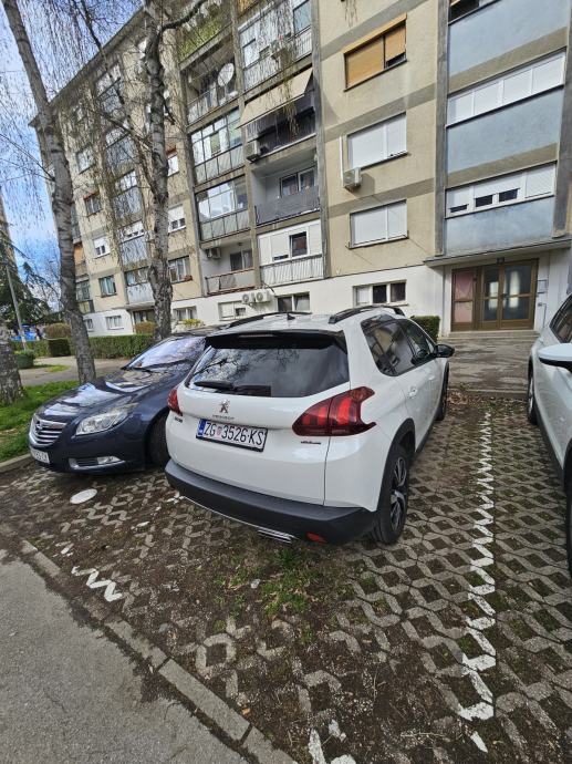 Peugeot 2008 1,6 BlueHDI, fotografija 4
