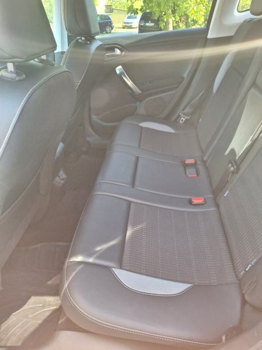 Peugeot 2008 1,6 BlueHDI, fotografija 5