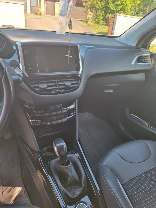 Peugeot 2008 1,6 BlueHDI, fotografija 8