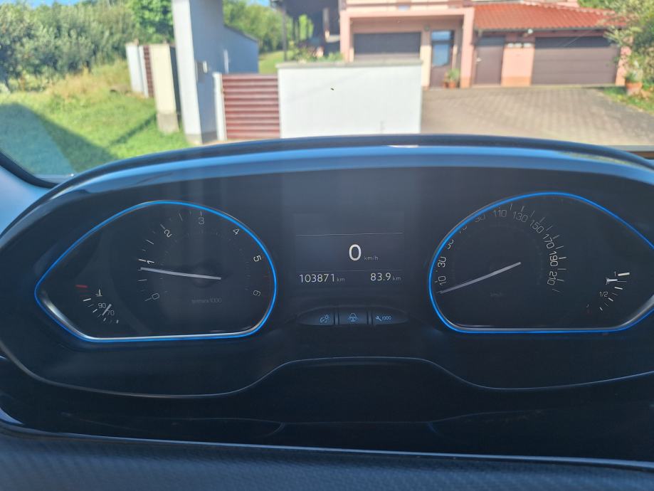 Peugeot 2008 1,6 BlueHDI, fotografija 9