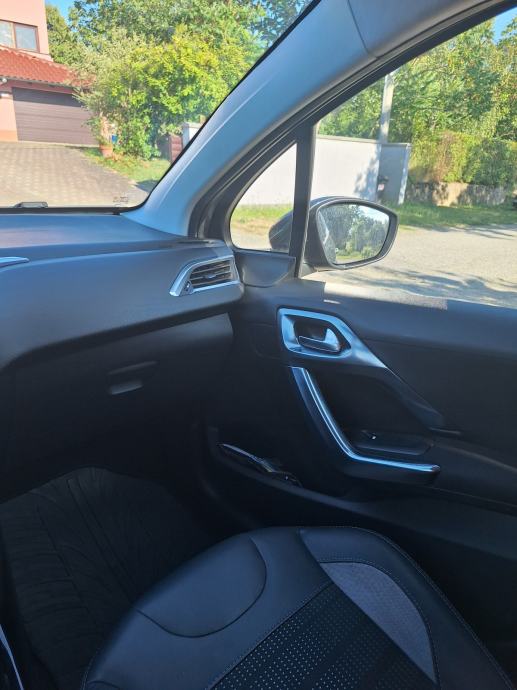 Peugeot 2008 1,6 BlueHDI, fotografija 11