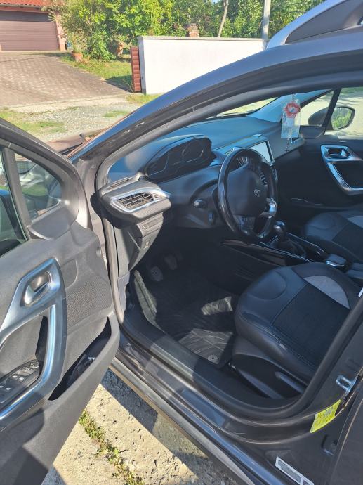 Peugeot 2008 1,6 BlueHDI, fotografija 6