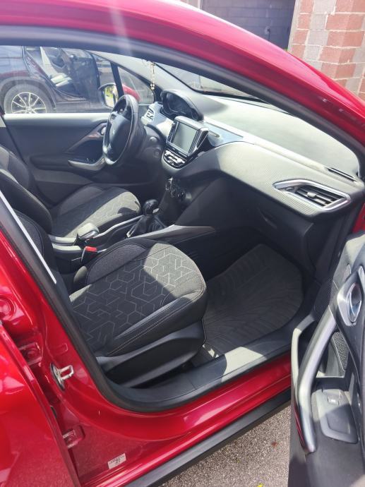 Peugeot 2008 1,6 BlueHDI, fotografija 2