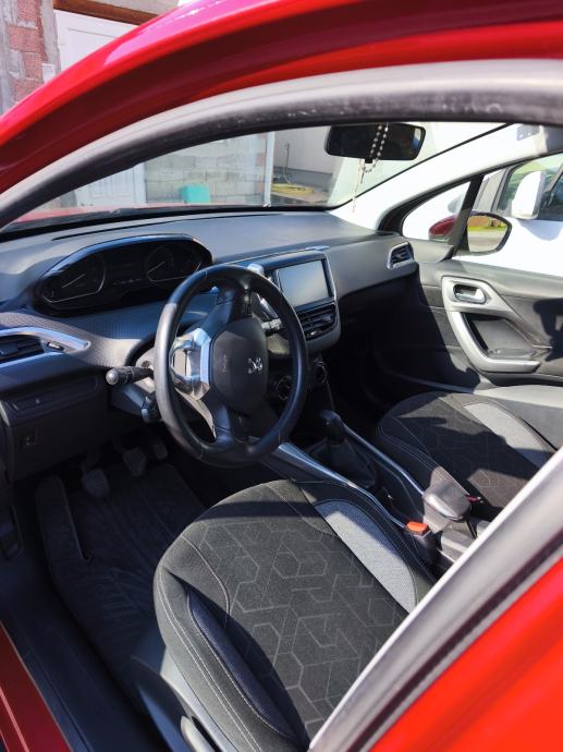 Peugeot 2008 1,6 BlueHDI, fotografija 5