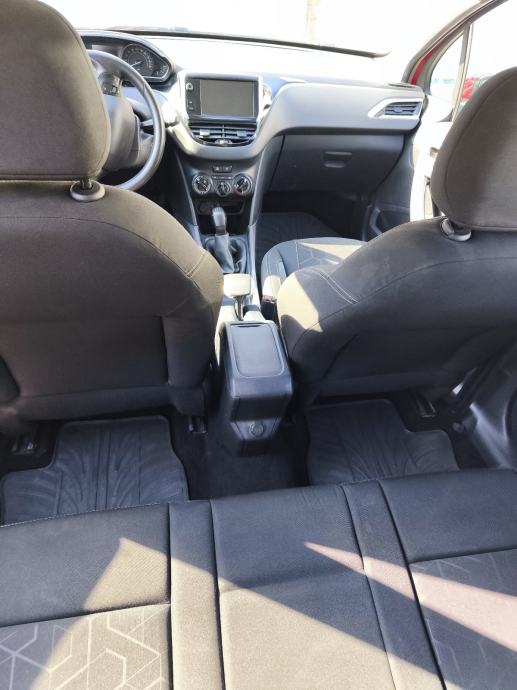 Peugeot 2008 1,6 BlueHDI, fotografija 4
