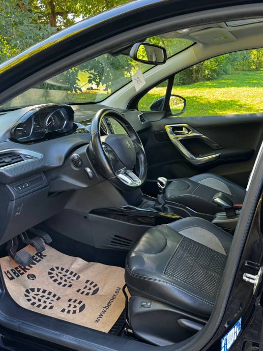 Peugeot 2008 1,6 BlueHDI Allure *JAMSTVO*NAVI*PANO*KOŽA*, fotografija 8