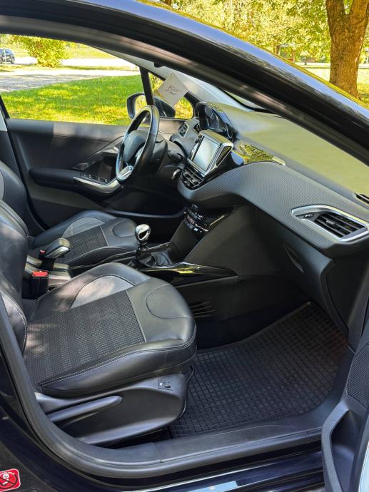 Peugeot 2008 1,6 BlueHDI Allure *JAMSTVO*NAVI*PANO*KOŽA*, fotografija 20