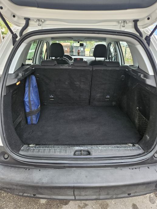 Peugeot 2008 1,6 BlueHDI, fotografija 4