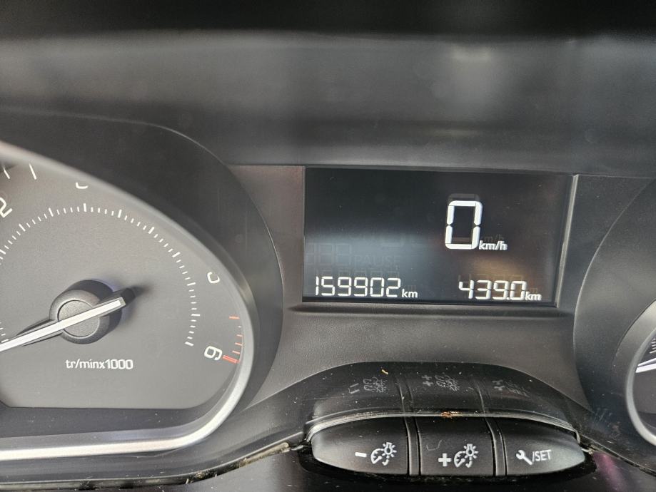 Peugeot 2008 1,6 BlueHDI, fotografija 10