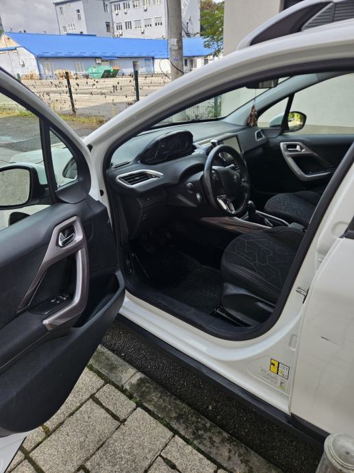 Peugeot 2008 1,6 BlueHDI, fotografija 11