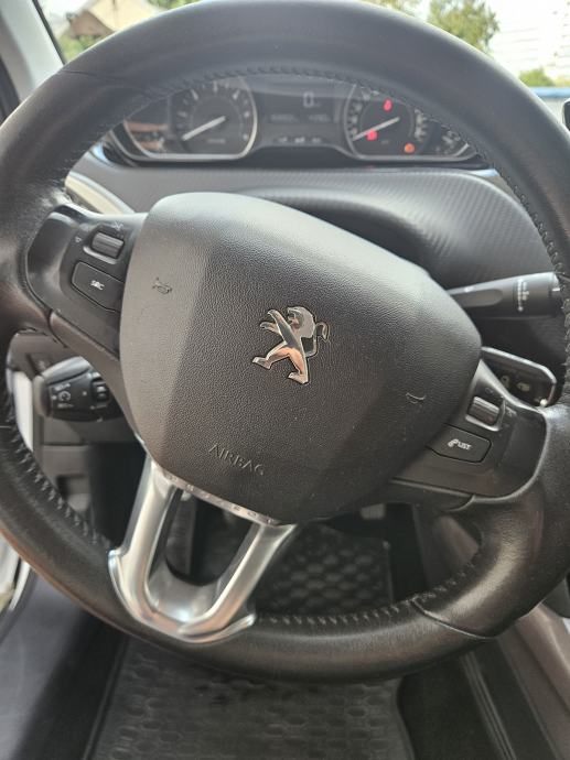 Peugeot 2008 1,6 BlueHDI, fotografija 13