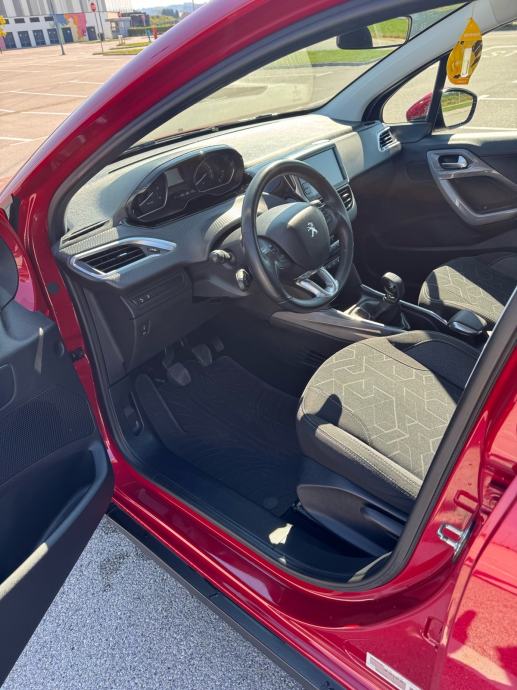 Peugeot 2008 1,6 BlueHDI, fotografija 9