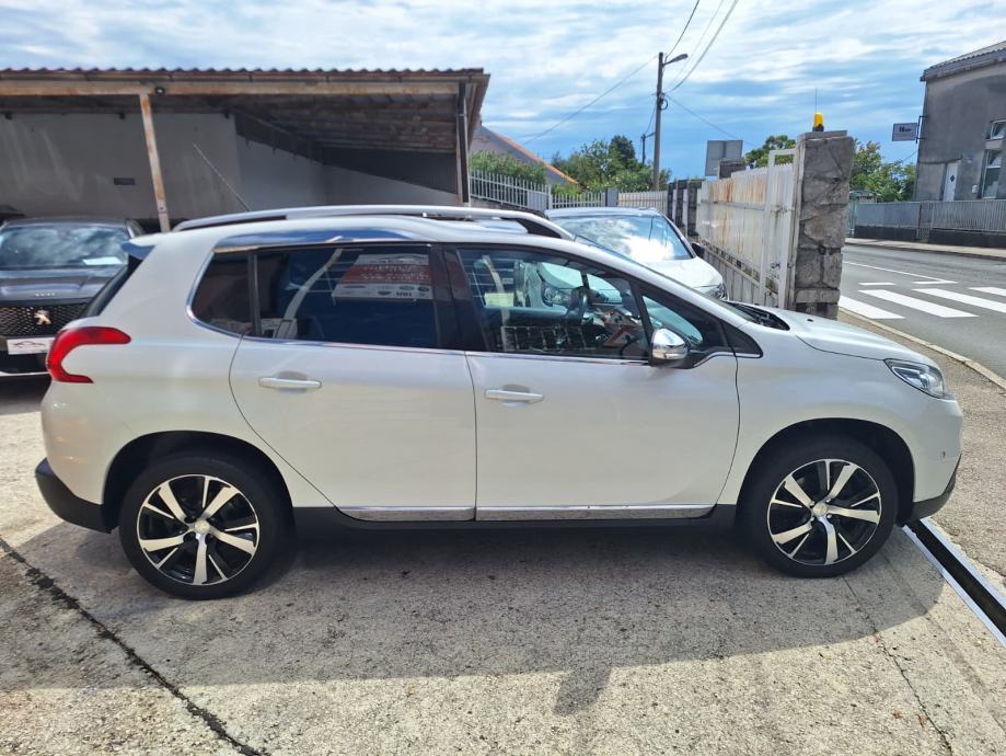Peugeot 2008 1,6 e-HDi ALLUR/Panoramski Krov/NAVI‼️REG.01/2027, fotografija 7