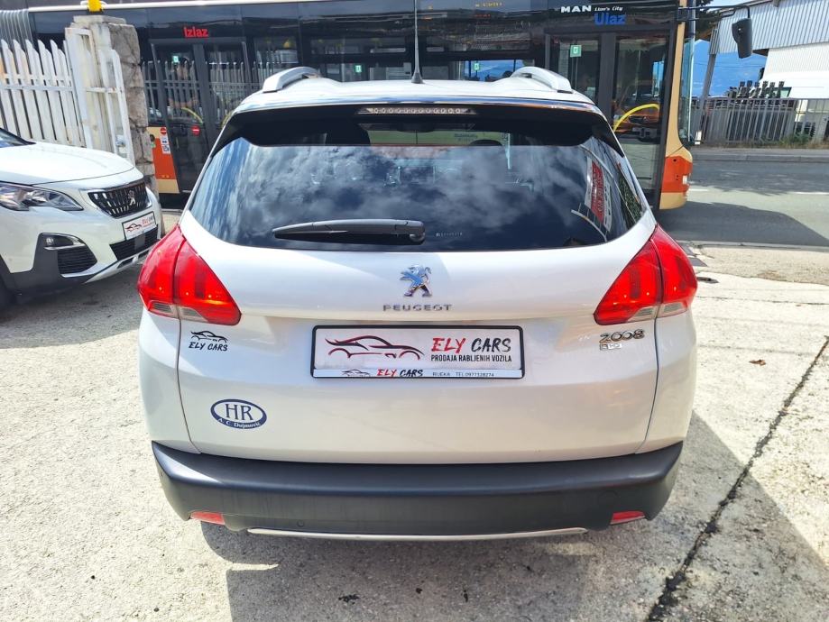 Peugeot 2008 1,6 e-HDi ALLUR/Panoramski Krov/NAVI‼️REG.01/2027, fotografija 8
