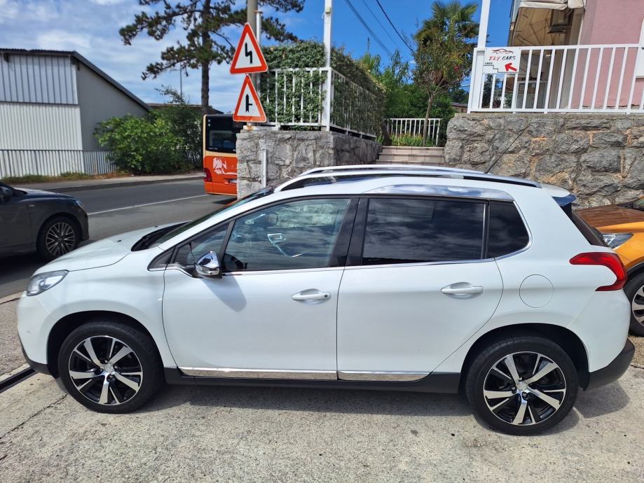 Peugeot 2008 1,6 e-HDi ALLUR/Panoramski Krov/NAVI‼️REG.01/2027, fotografija 6